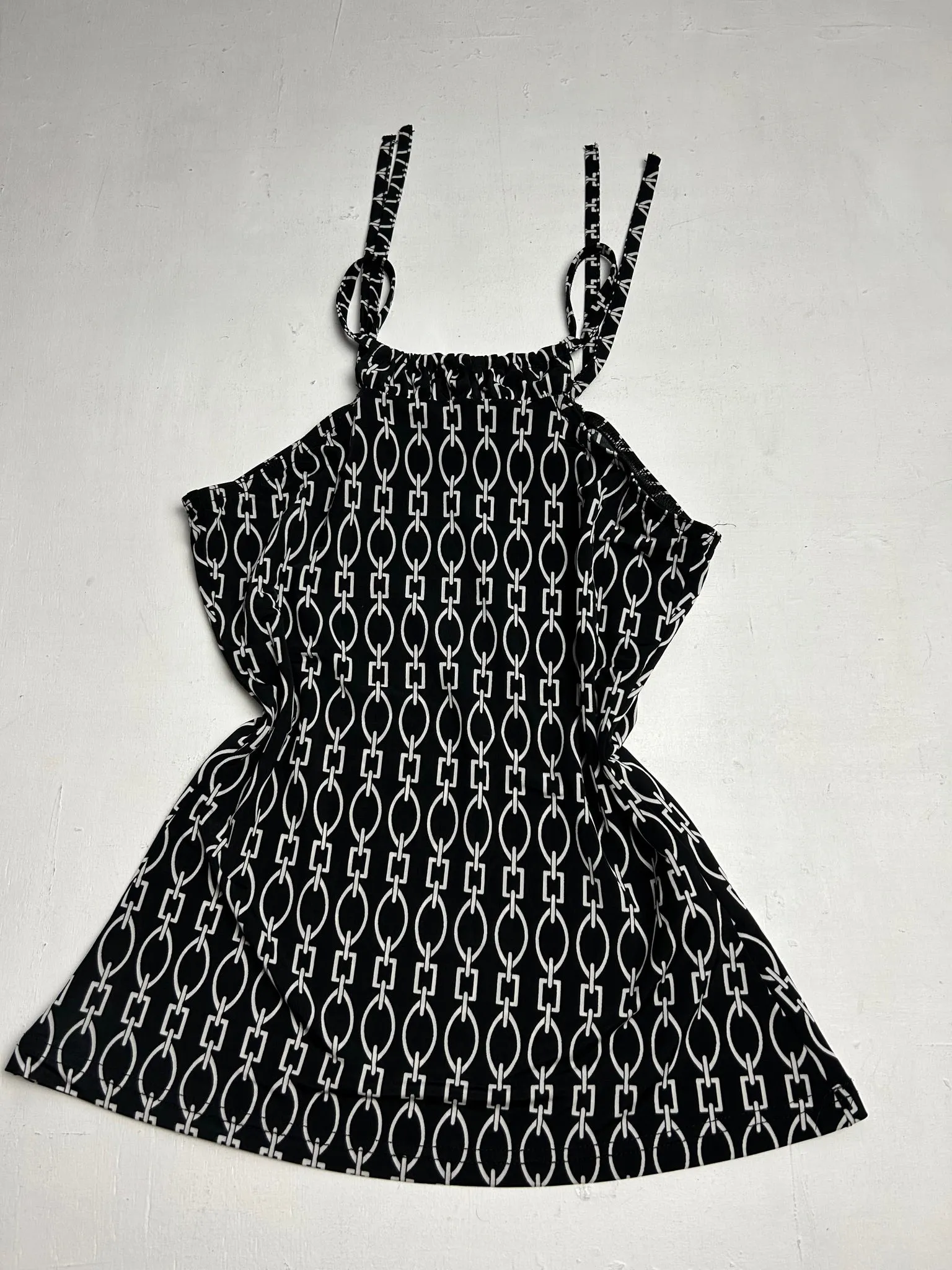 Black & white graphic print 90s y2k vintage halter top (S)