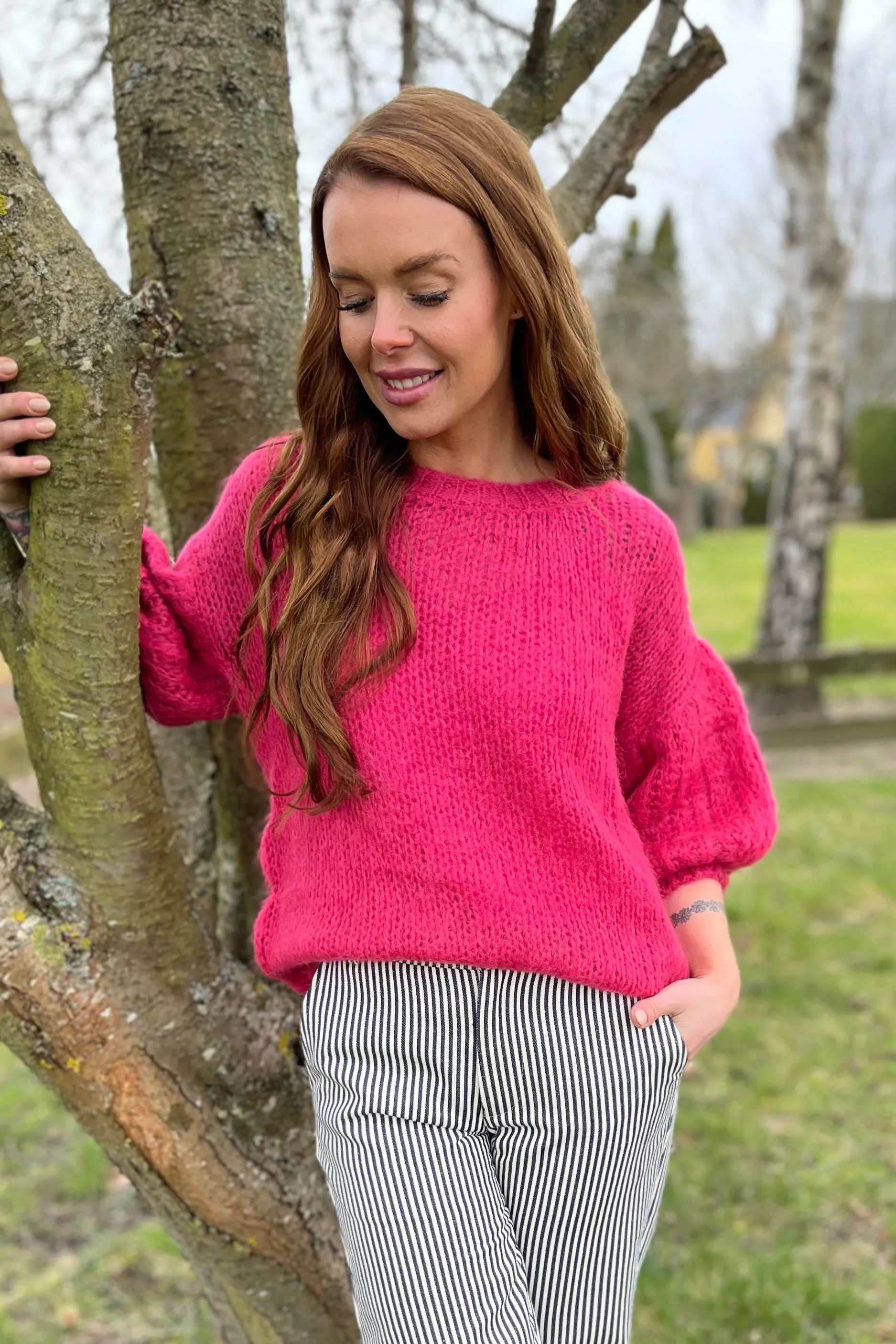 Casey Puff Sleeve Jumper | Deep Pink | Strik fra Black Colour