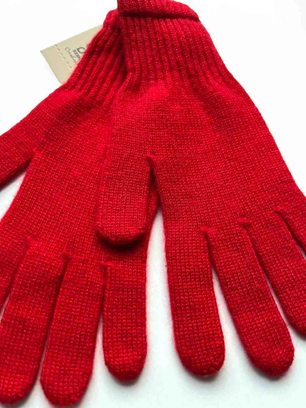 Cashmere hat, scarf and gloves set in red