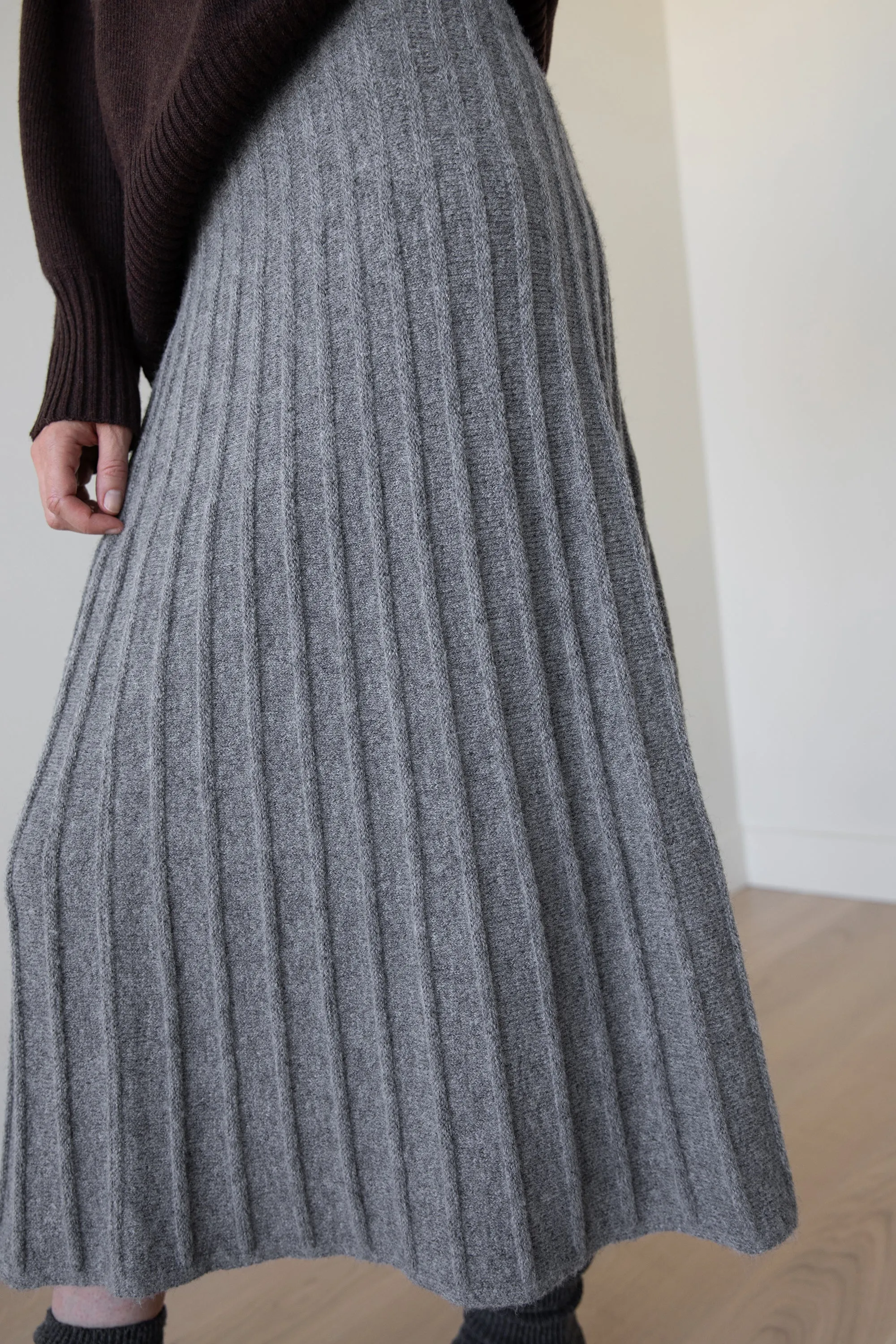 MIDI KNIT SWEATER SKIRT