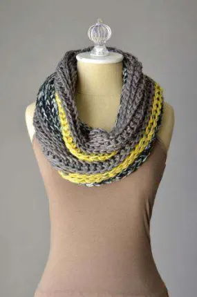 Racing Cowl by Universal Yarn Design Team  *Universal Yarns Pattern*