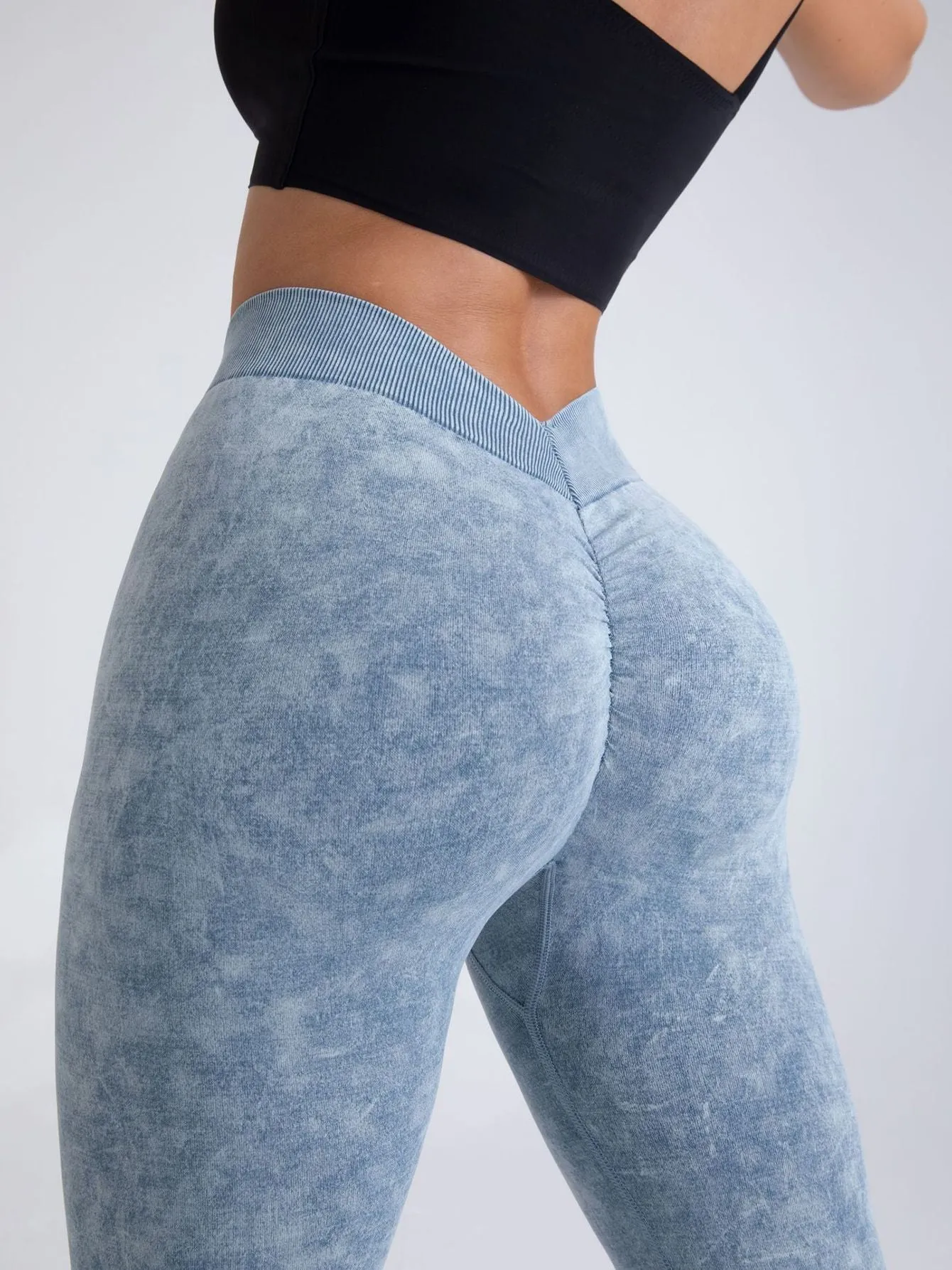 V-Back Scrunch Butt Workout Leggings